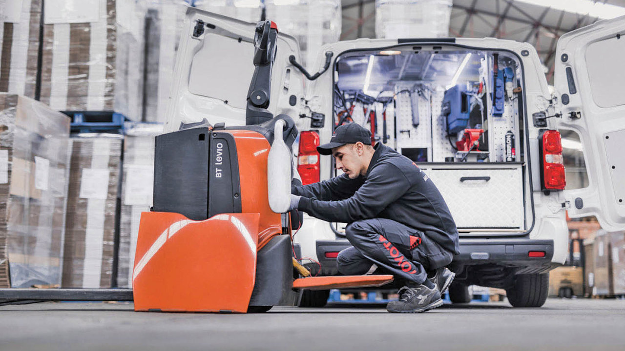 Servisní pracovníci Toyoty dokážou v naprosté většině uvést techniku do provozu už při první návštěvě.