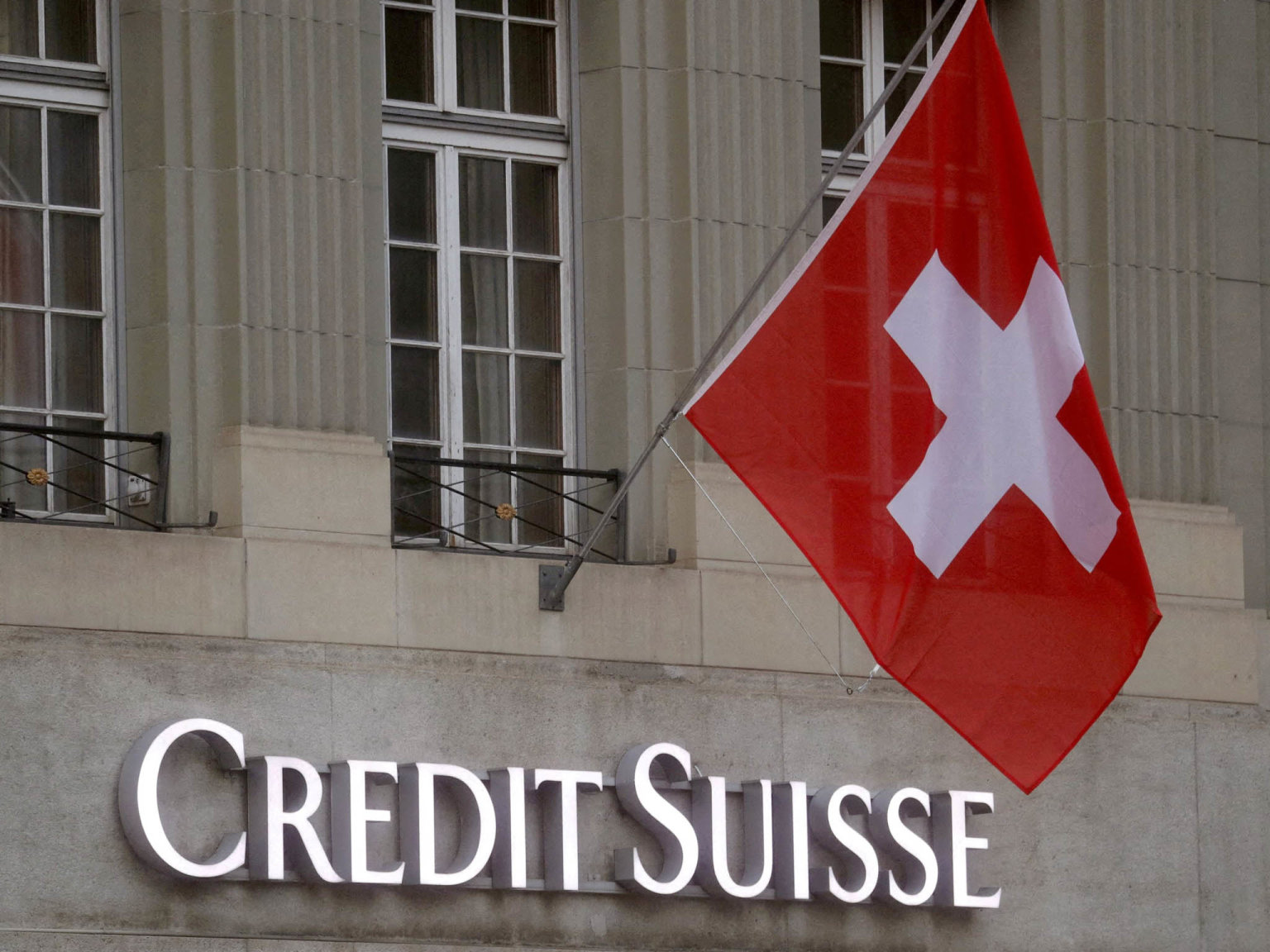 Credit Suisse kupuje rivalská UBS.