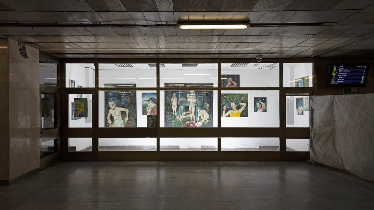 Galerista dla mladch umlc vystavuje ive vestibulech metra i na ndrach.