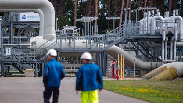 30. srpna 2022, Meklenbursko-Přední Pomořansko, Lubmin: Potrubní systémy a...