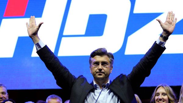 Chorvatský diplomat a bývalý europoslanec Andrej Plenković dostal pověření složit novou vládu. Chorvatský diplomat a bývalý europoslanec Andrej Plenković dostal pověření složit novou vládu.