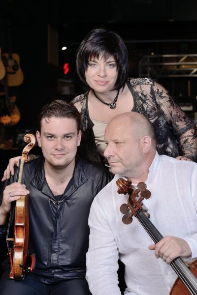Smetanovo trio tvoří klavíristka Jitka Čechová, houslista Jiří Vodička a violoncellista Jan Páleníček.