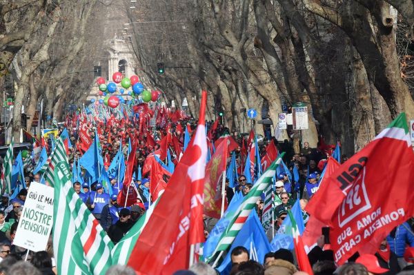 �&iacute;m, demonstrace proti hospod&aacute;�sk&eacute; politice vl&aacute;dy