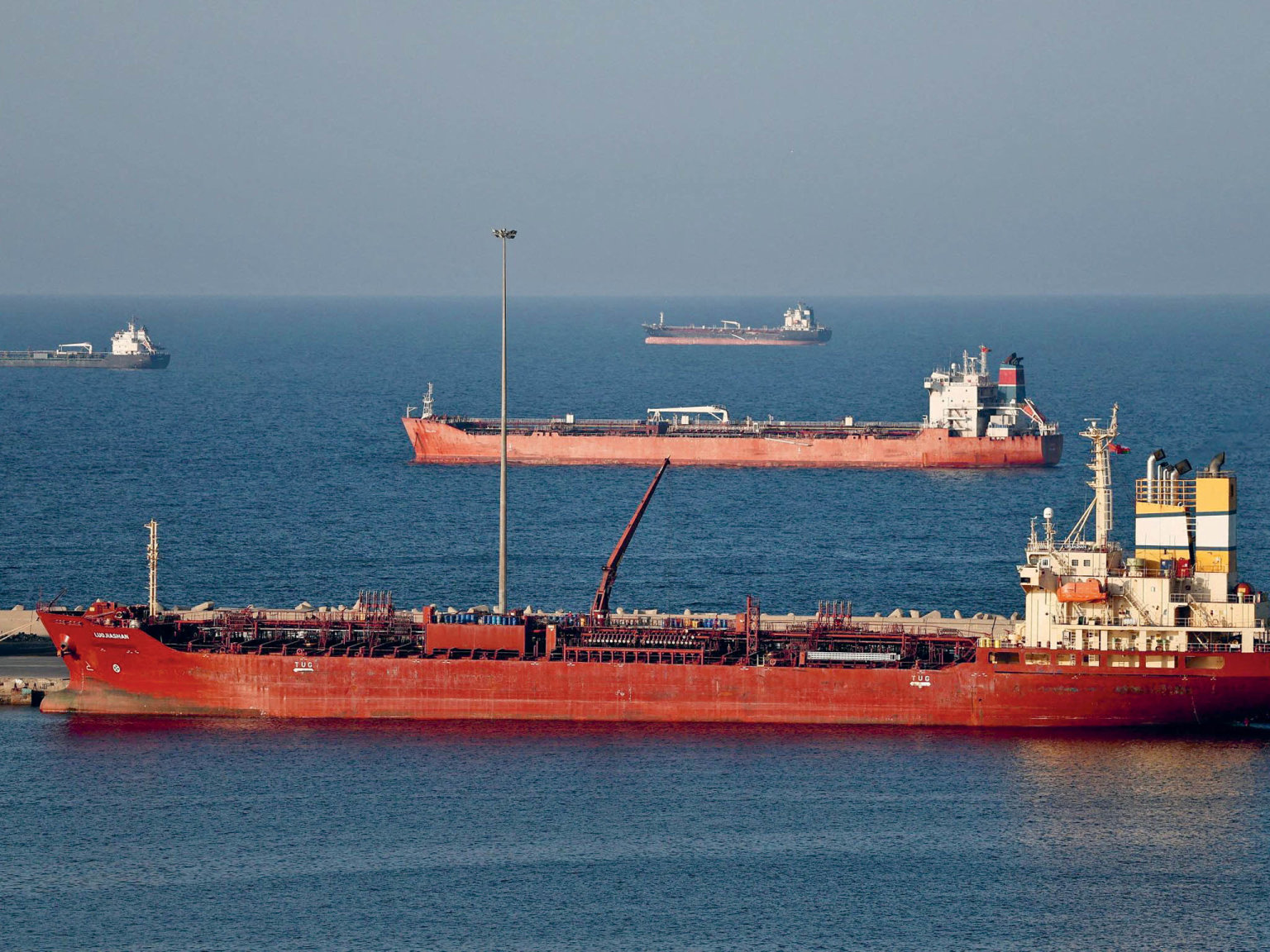 Nejv�c rezerv ropy uvoln� vl�dy.