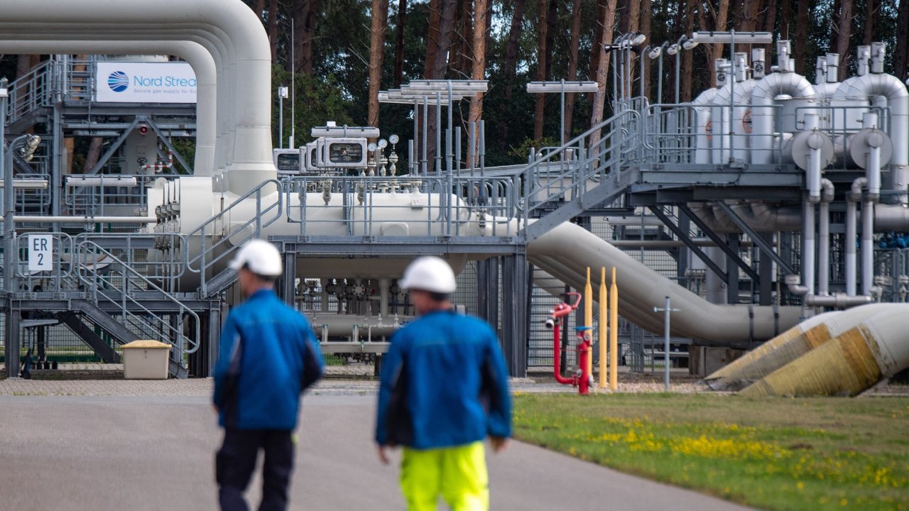 30. srpna 2022, Meklenbursko-Přední Pomořansko, Lubmin: Potrubní systémy a...