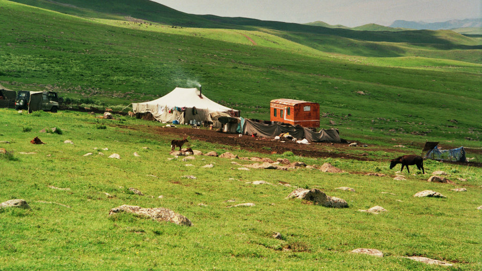 Pasteveck tbory na svazch Aragatu obvaj Kurdov, kte pat ksekt jezd.