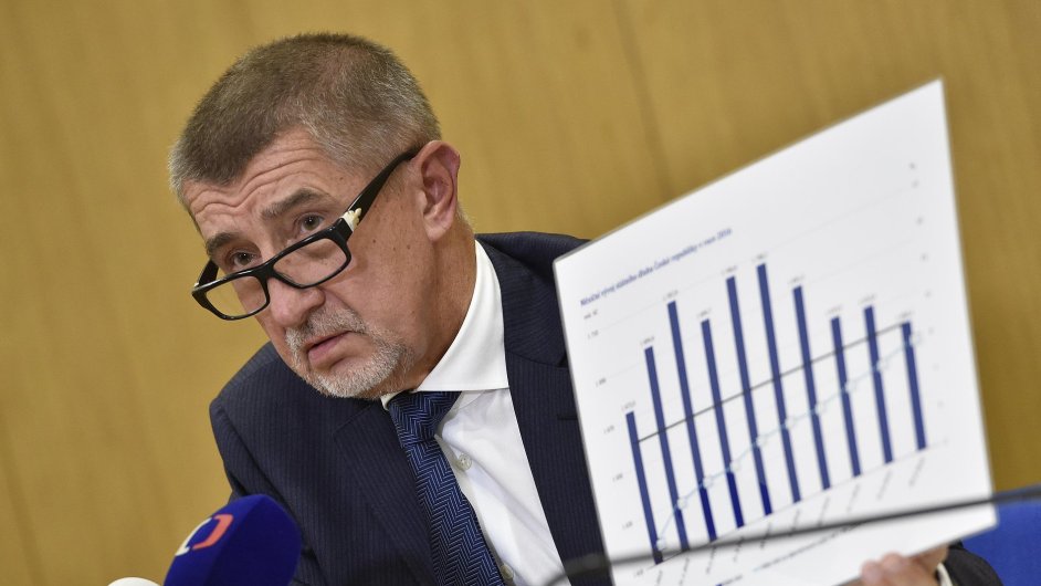 Ministr financ� Andrej Babi� na tiskov� konferenci konan� b�hem stroj�rensk�ho veletrhu v Brn�