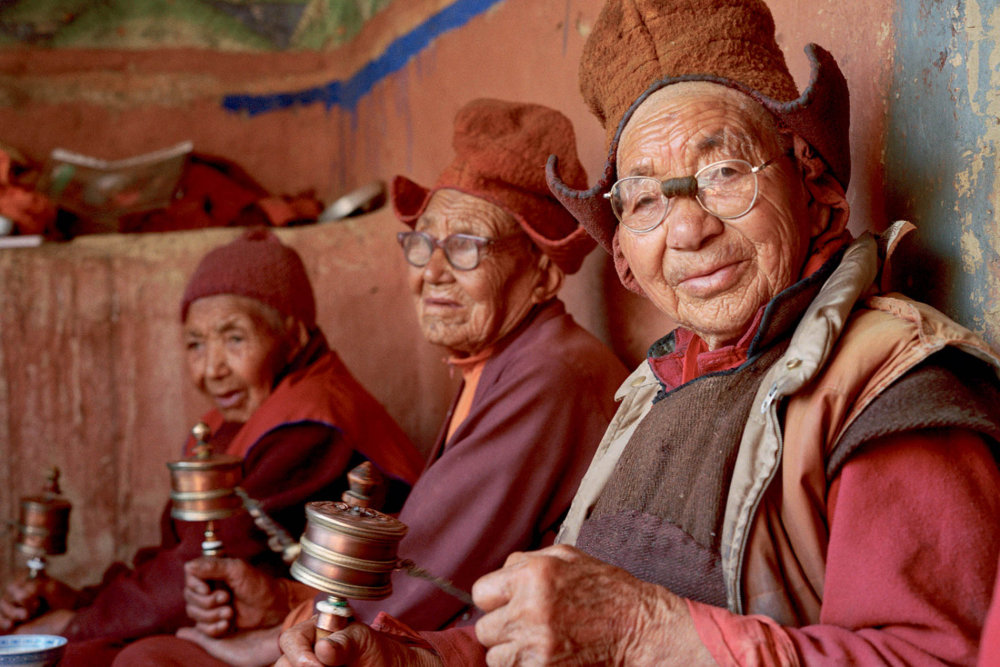 Starší sestry z kláštera Pishu, Zanskar, Indie, 2014.