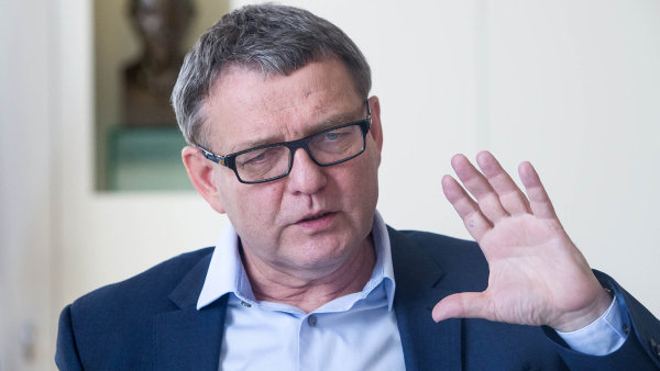 Národní divadlo kritizuje Lubomíra Zaorálka kvůli tomu, že minulý týden svou návštěvou narušil zkoušku orchestru.
