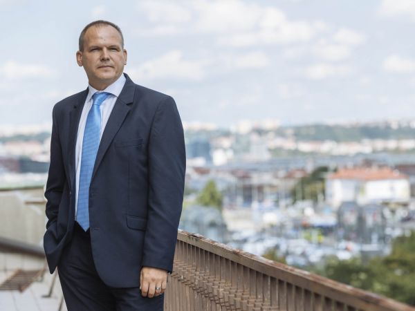 �editel Finan�n&iacute;ho analytick&eacute;ho &uacute;�adu Libor Kazda.