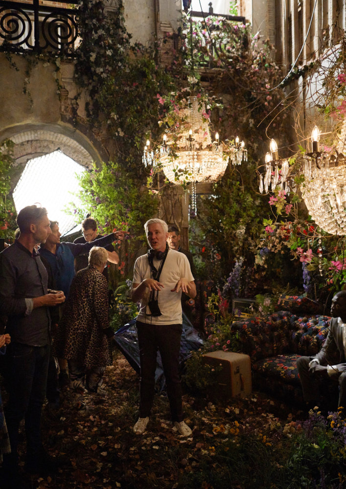 Baz Luhrmann při natáčení klipu