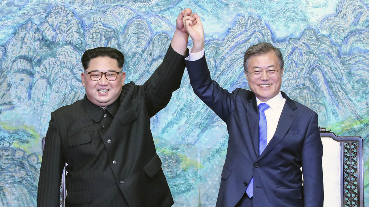 Severokorejsk vdce Kim ong-un a jihokorejsk prezident Mun e-in.