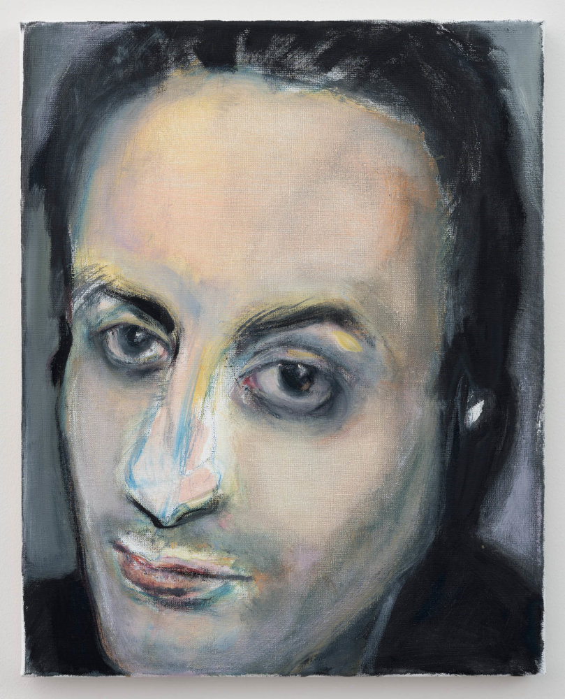 Pohled do instalace výstavy Marlene Dumasové Double Takes a na její obrazy.