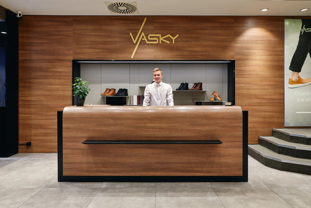 Václav Staněk, zakladatel značky Vasky, v nové prodejně v pražské ulici Na Příkopě