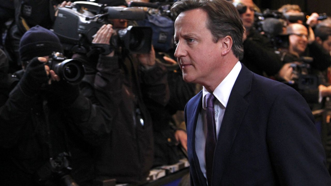 Britsk premir David Cameron pijd na summit EU