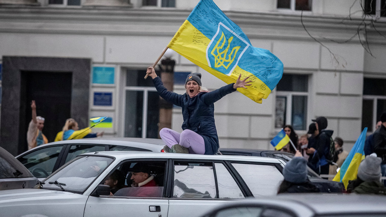 Oslavy v Chersonu po osvobození mìsta ukrajinskými jednotkami.