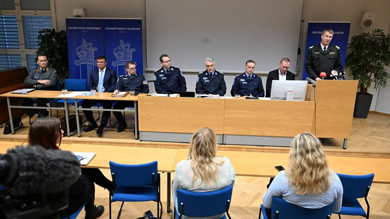 Tiskov konference v Helsinkch v souvislosti s policejnm vyetovnm peruen elektrickho spojen mezi Finskem a Estonskem