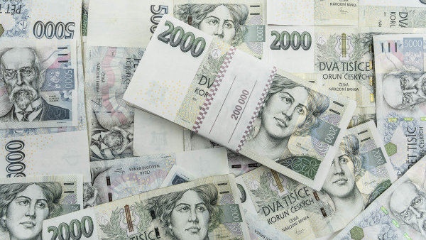Bankám se rekordně daří. Za&nbsp;čtvrtletí vydělaly 27,4 miliardy