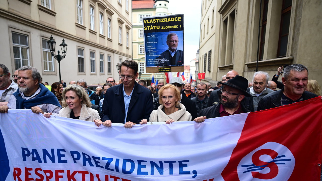 Demonstrace komunist a SPD pod hlavikou spolku Svatopluk