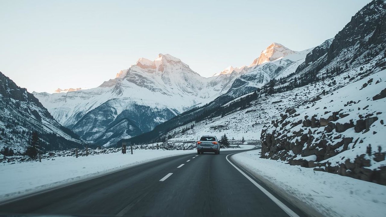 Komer�n� �l�nek