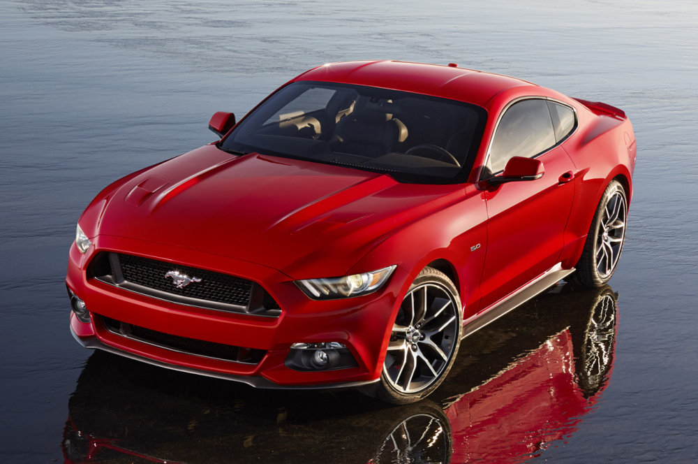 Ford Mustang GT Nový model dostane i čtyřválec. Jednotka EcoBoost s objemem 2,3 litru je vybavena přímým vstřikováním, proměnným časováním ventilů nebo speciální plnící soustavou. Motor má výkon 227 kW (309 k) a točivý moment 407 Nm.