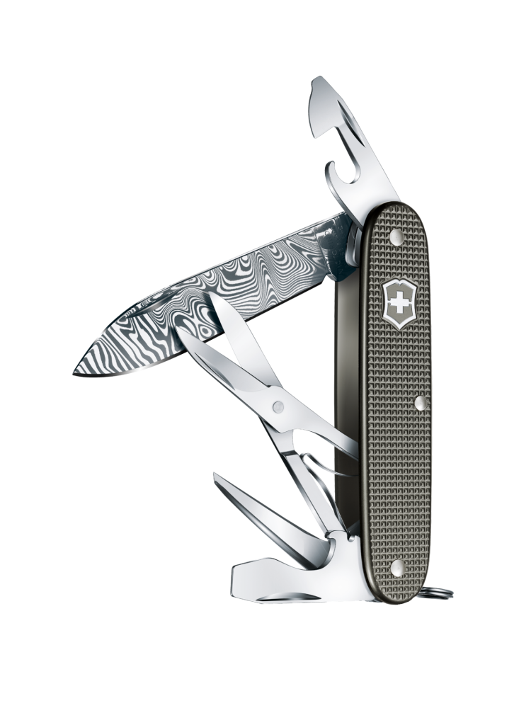 Kapesní nůž značky Victorinox Švýcarská značka Victorinox přináší nový model legendárního kapesního nože v limitované edici z damaškové oceli se 150 vrstvami.
Cena 5999 Kč.