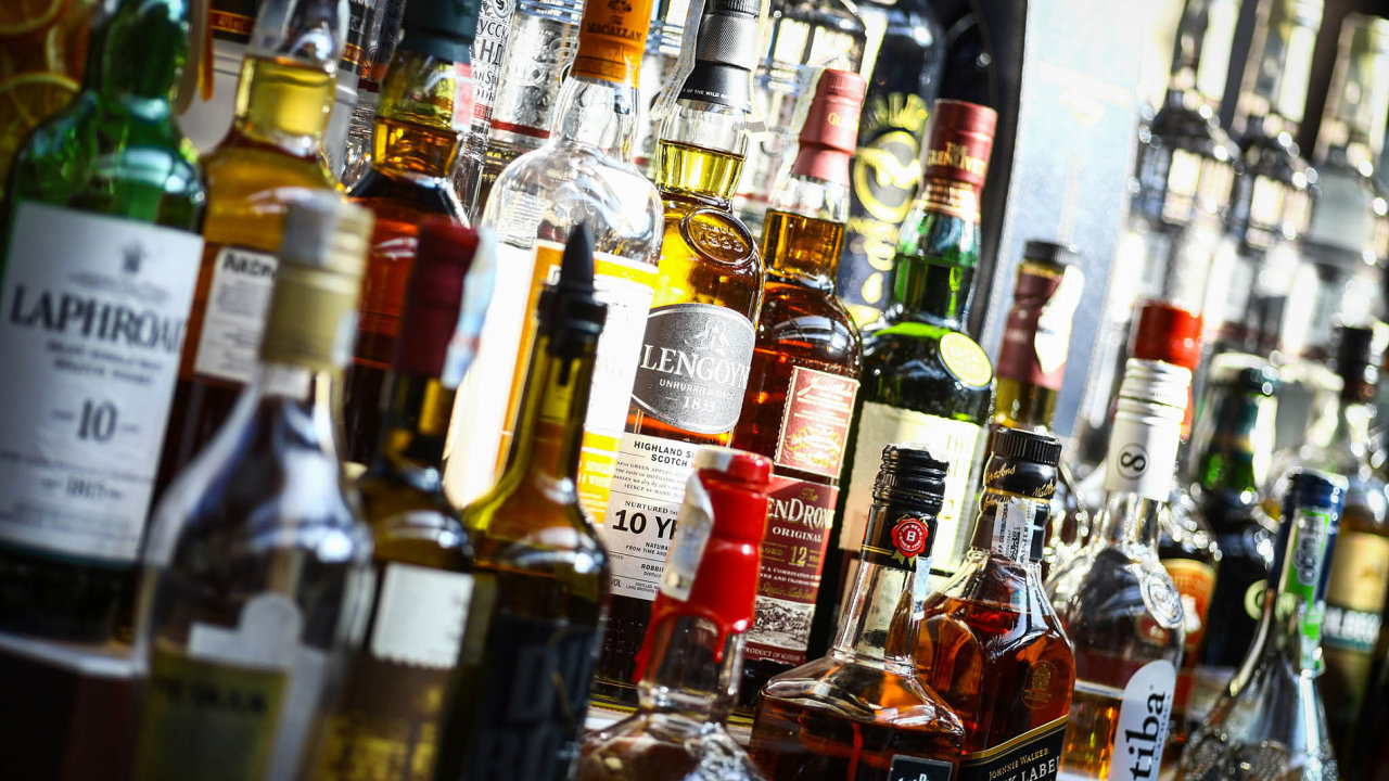 Vládní protidrogový odbor pøišel se strategií, jak pøimìt Èechy ke støídmìjší konzumaci alkoholu.