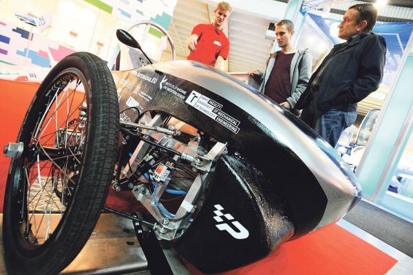 Pneumobil Javelin - závodní vozidlo kombinuje co největší výkon s co nejefektivnějším využitím energie. (Foto: Jan Symon) Pneumobil Javelin - závodní vozidlo kombinuje co největší výkon s co nejefektivnějším využitím energie.