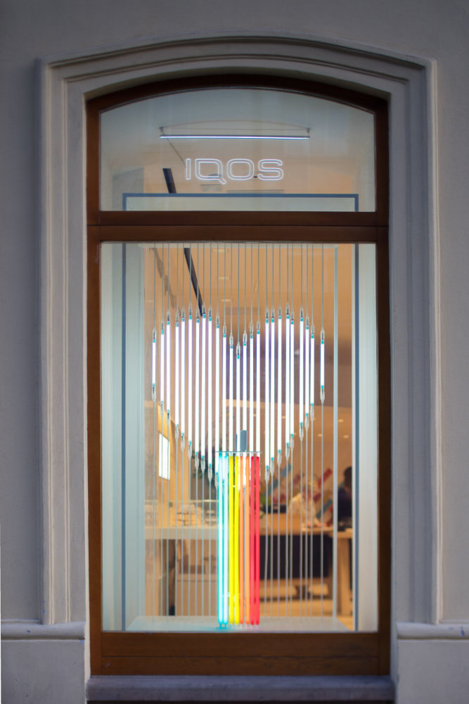 Neonová instalace ZORYA pro IQOS