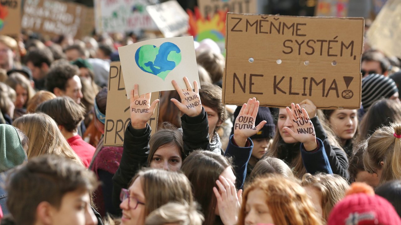 Studenti stvkuj proti klimatickm zmnm