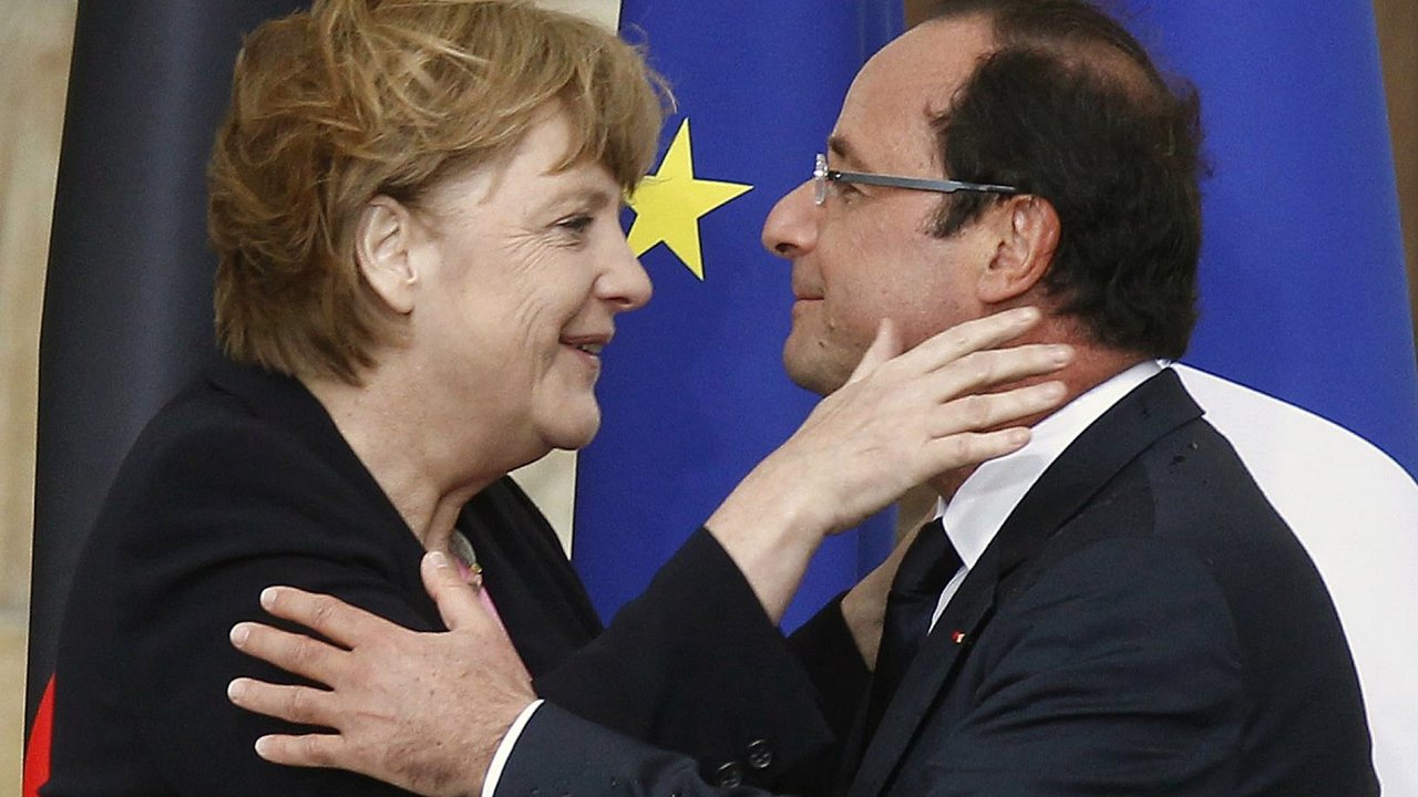 Francouzsk prezident Francois Hollande a nmeck kanclka Angela Merkelov pi setkn ve francouzsk Remei.