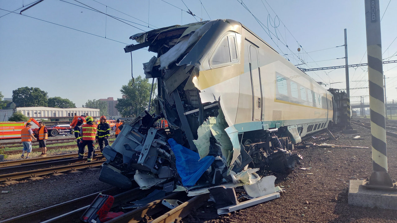 V Bohumínì se brzo ráno 27. èervna 2022 srazil vlak pendolino (na snímku) odjíždìjící do Prahy s posunovací lokomotivou. Srážku nepøežil strojvedoucí pendolina. Ve vlaku se lehce zranil jeden èlovìk