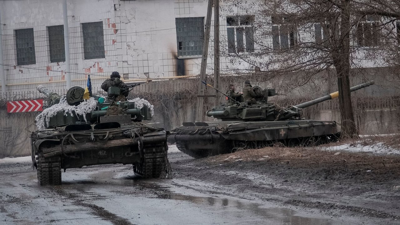 Bachmut, tank, Ukrajina, válka