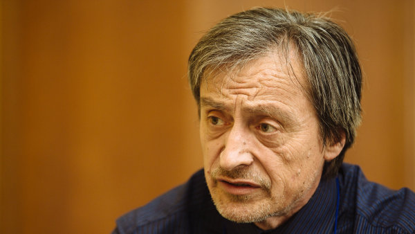 Ministr obrany Martin Stropnický potvrdil, že podmínkou propuštění pěti unesených bylo to, aby Česká republika nevydala zadržovaného Fajáda do USA.