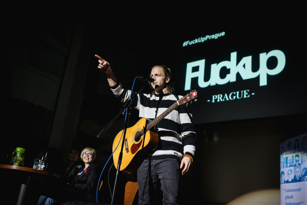 Na FuckUp Night se známé osobnosti svěřily, co se jim v životě nepovedlo.