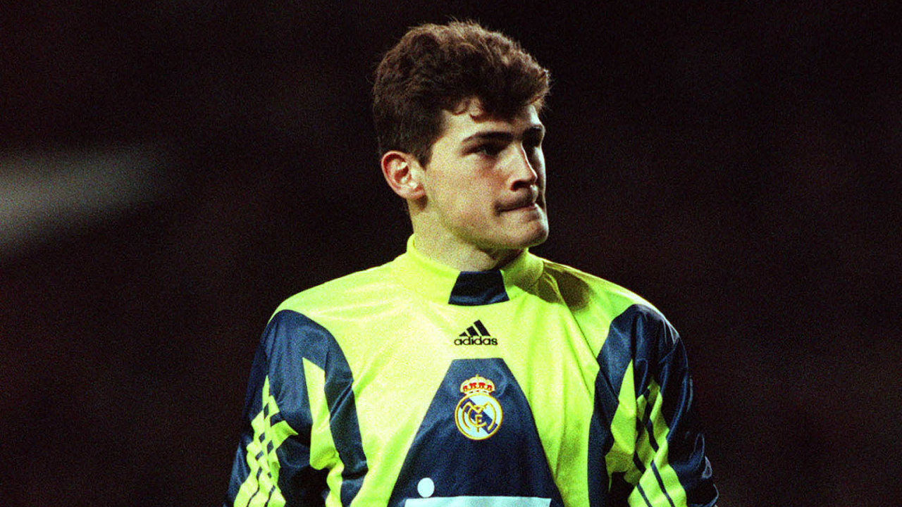 Dovelkho fotbalu vletl Iker Casillas jako osmnctilet vsezon 1999/2000 ahned se stal vRealu Madrid jednikou.