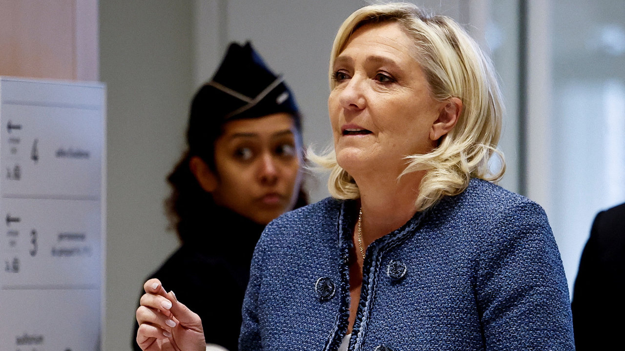 Soud uznal Marine Le Penovou vinnou ze zpronevry.