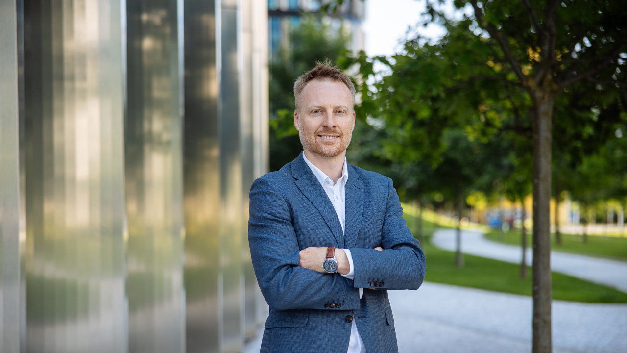 Dalibor Dvok, seniorn korportn bank Raiffeisenbank