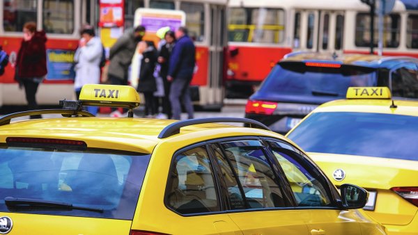 Taxik��i maj� skl�dat zkou�ku z �e�tiny