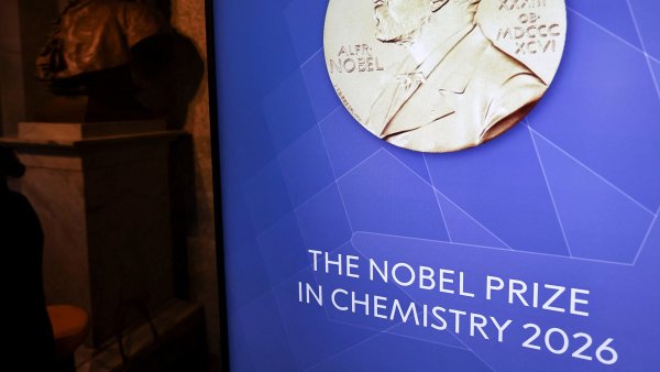 Objev ocen�n� dvojice je kl��ov� pro pochopen� vzniku homochirality, kter� je...