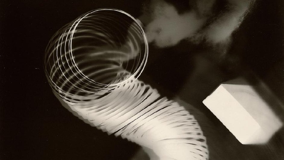 Man Rayv experimentln rayogram ovldl aukci v New Yorku