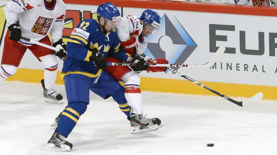 Gabriel Landeskog (v modrm) u ukzal svou slu nejen ve vdsk reprezentaci, ale i v NHL