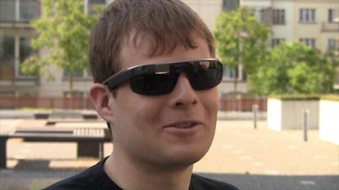Google Glass Si Vezmu Ke Statnicim Rika S Nadsenim Prvni Majitel Chytrych Bryli V Cesku Hospodarske Noviny Ihned Cz