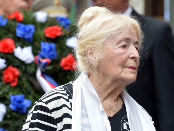 "Lidem, kte�&iacute; spl�uj&iacute; dan&eacute; podm&iacute;nky, vyd&aacute;v&aacute;me potvrzen&iacute;," vysv�tluje p�edsedkyn� Konfederace politick&yacute;ch v�z�� Nad�da Kaval&iacute;rov&aacute;.