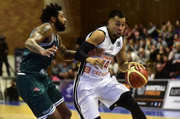 Odvetn_ utk_n_ p_edkola play off basketbalov_ Ligy mistr_: Nymburk - Dinamo Sassari