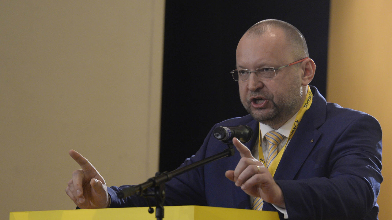 Lidovecký poslanec Jan Bartošek chce digitalizovat občanky a řidičáky.