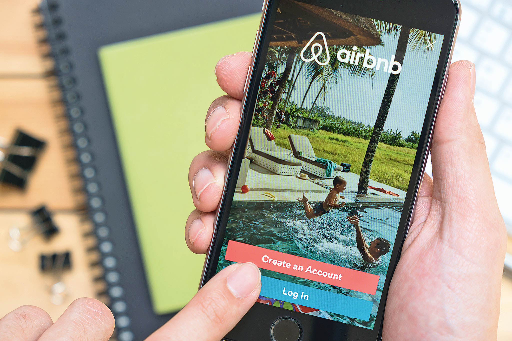 Airbnb sice drtil koronavirus, na burze se ale firmì daøí
