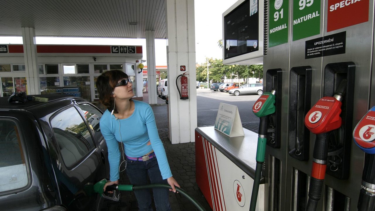 Vyšší inflaci pomohl rùst cen pohonných hmot (ilustraèní foto).