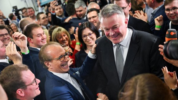 Katastrofa pro sociální demokraty a další posílení AfD. Volby na západě Německa vyhrála Merzova strana, mladí se ale přiklání k extremismu