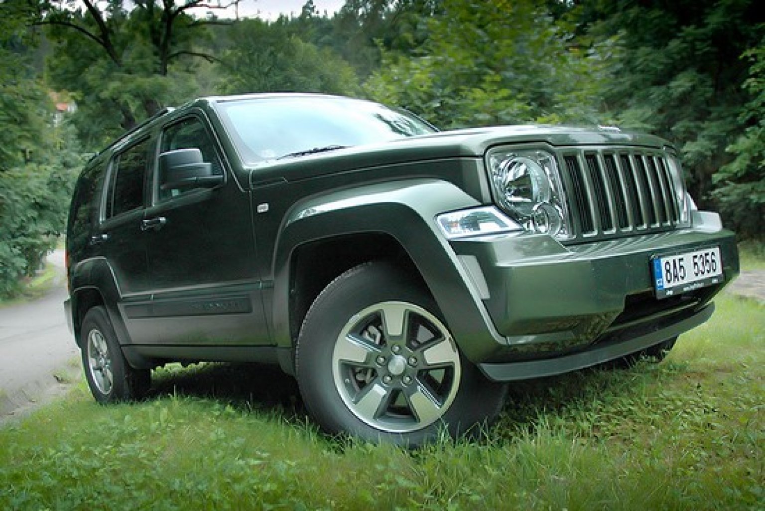 jeep_cherokee_10__550x367_.jpg